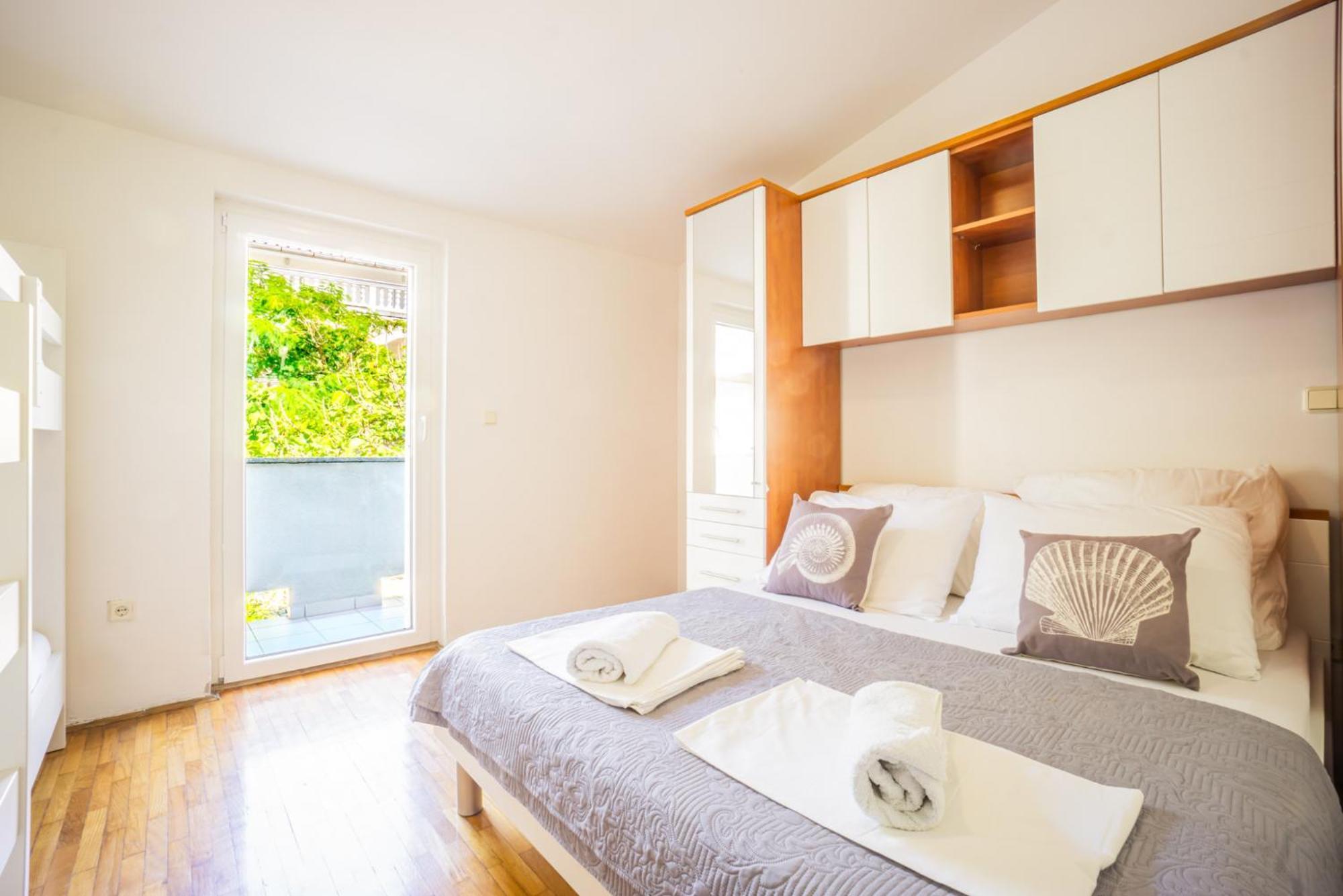 Galinec With Mountain And Seaview Apartment Metajna Room photo